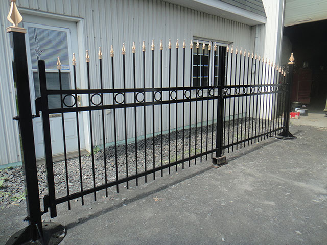 CLÔTURE DE STYLE FER FORGÉ